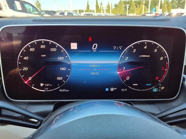 Photo of 2024 MANUFAKTUR Moonlight White Metallic Mercedes-Benz GLC 300