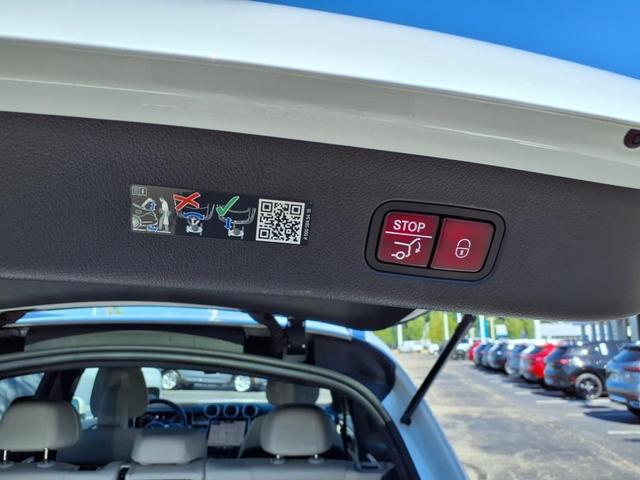 Photo of 2024 MANUFAKTUR Moonlight White Metallic Mercedes-Benz GLC 300
