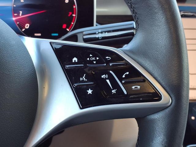 Photo of 2024 MANUFAKTUR Moonlight White Metallic Mercedes-Benz GLC 300