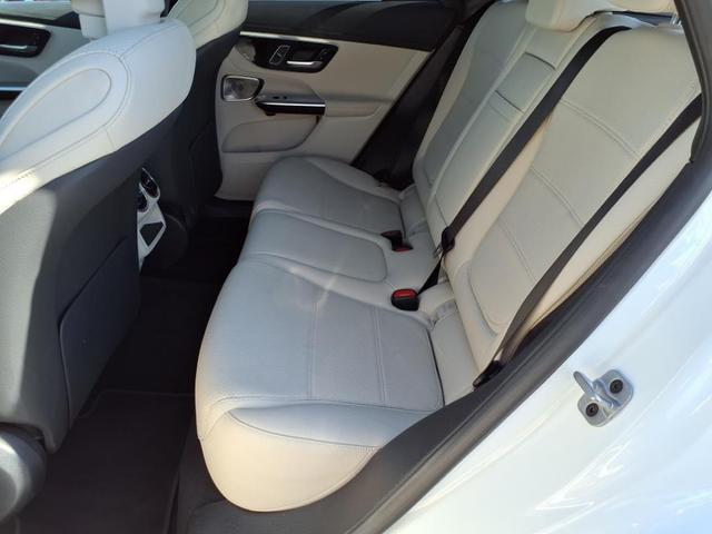 Photo of 2024 MANUFAKTUR Moonlight White Metallic Mercedes-Benz GLC 300