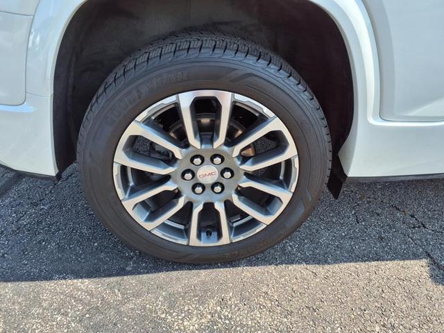 Photo of 2022 White Frost Tricoat GMC Acadia