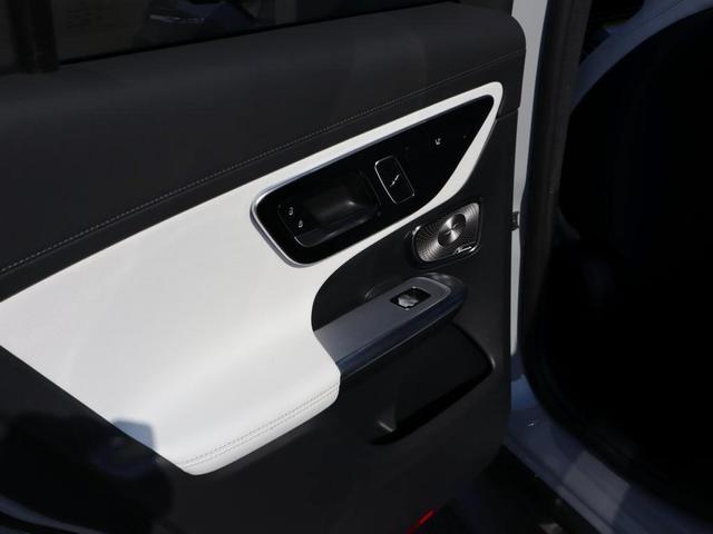 Photo of 2026 Gray Mercedes-Benz GLC 300