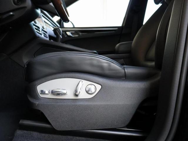 Photo of 2024 Volcano Grey Metallic Porsche Macan