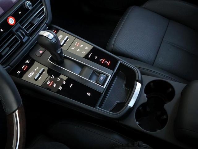 Photo of 2024 Volcano Grey Metallic Porsche Macan