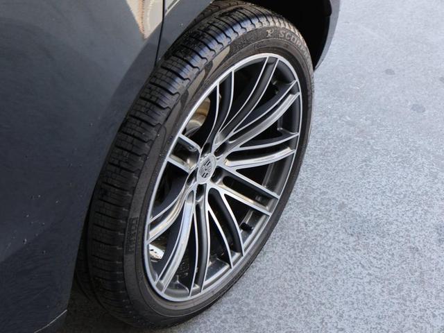 Photo of 2024 Volcano Grey Metallic Porsche Macan
