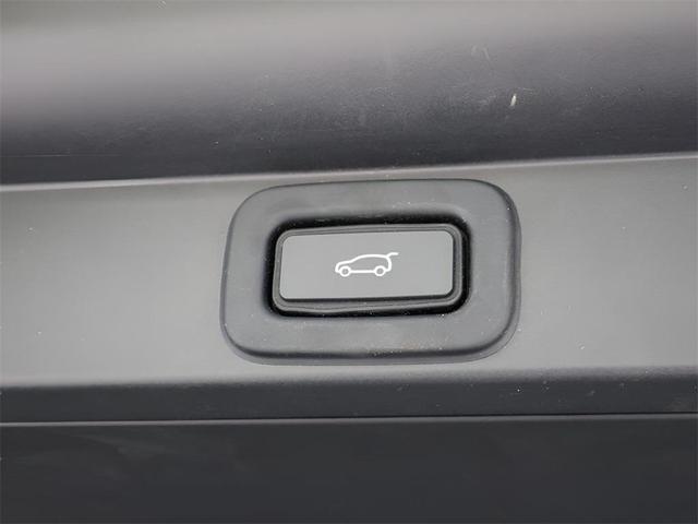 Photo of 2023 Fuji White Land Rover Range Rover