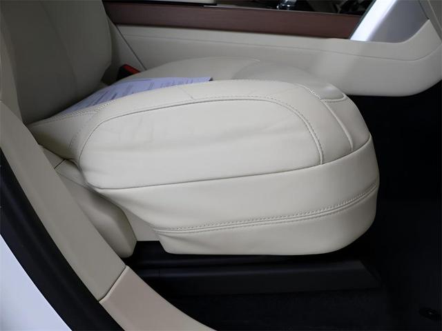 Photo of 2023 Fuji White Land Rover Range Rover