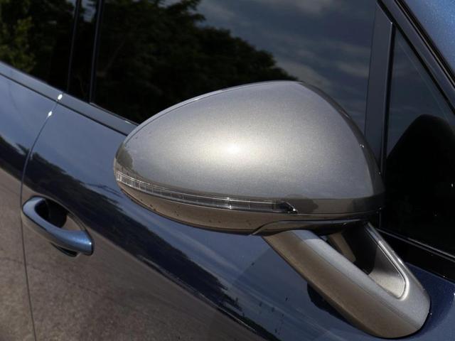 Photo of 2023 Night Blue Metallic Porsche Macan