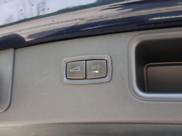 Photo of 2023 Night Blue Metallic Porsche Macan