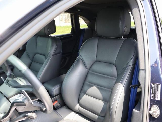 Photo of 2023 Night Blue Metallic Porsche Macan