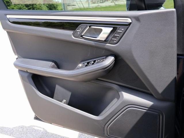 Photo of 2023 Night Blue Metallic Porsche Macan