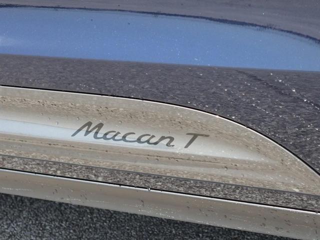 Photo of 2023 Night Blue Metallic Porsche Macan