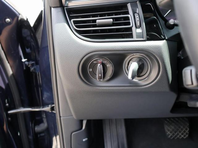 Photo of 2023 Night Blue Metallic Porsche Macan