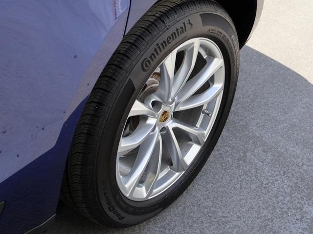 Photo of 2024 Gentian Blue Metallic Porsche Macan