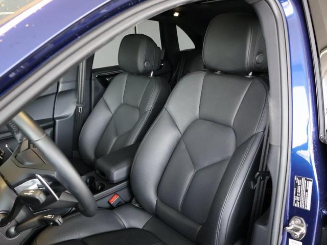Photo of 2024 Gentian Blue Metallic Porsche Macan