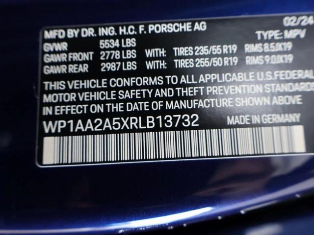 Photo of 2024 Gentian Blue Metallic Porsche Macan