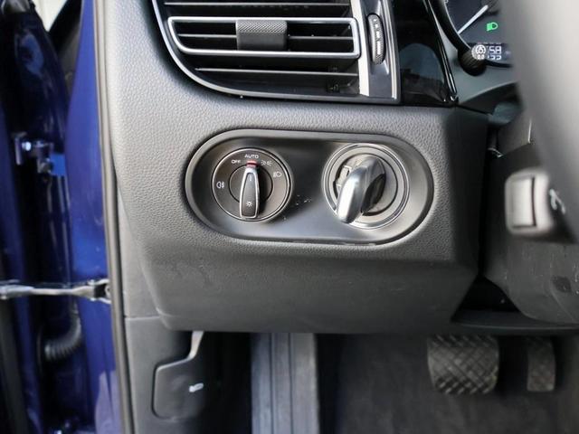 Photo of 2024 Gentian Blue Metallic Porsche Macan