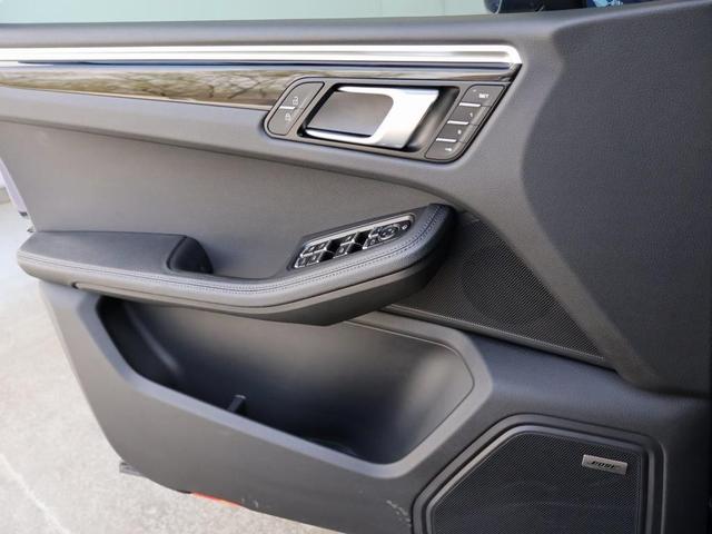 Photo of 2024 Gentian Blue Metallic Porsche Macan