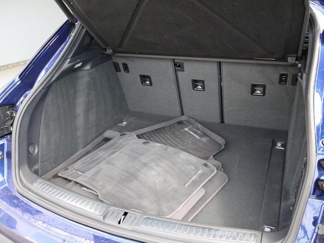 Photo of 2024 Gentian Blue Metallic Porsche Macan