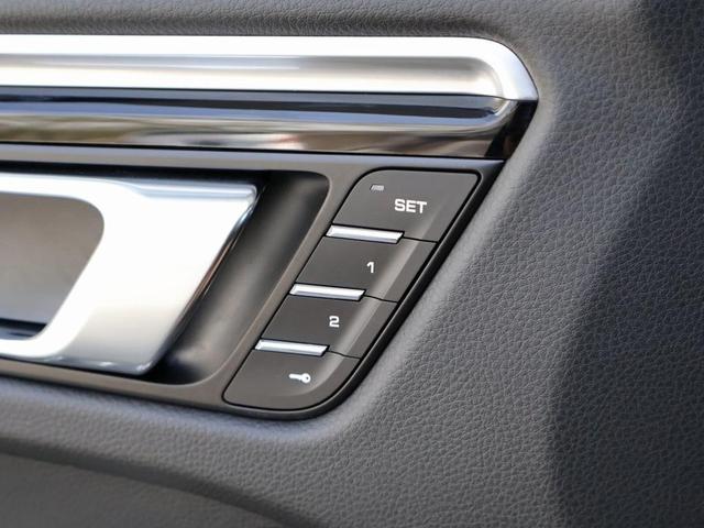 Photo of 2024 Gentian Blue Metallic Porsche Macan