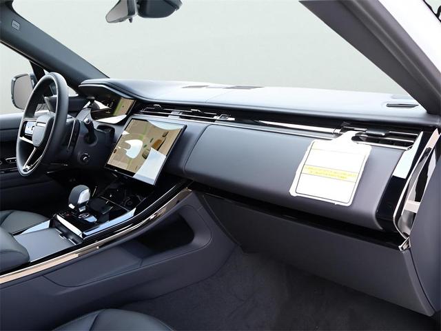 Photo of 2025 Fuji White Land Rover Range Rover Sport
