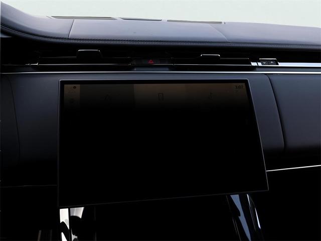 Photo of 2025 Fuji White Land Rover Range Rover Sport