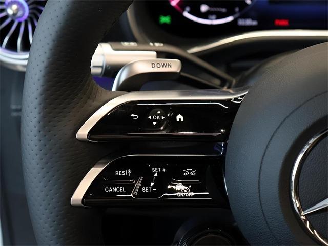 Photo of 2025 MANUFAKTUR Moonlight White Metallic Mercedes-Benz AMG SL 43