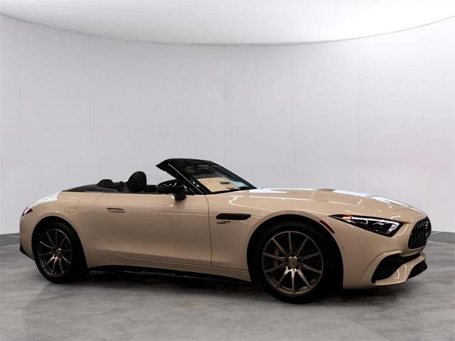 Photo of 2025 MANUFAKTUR Moonlight White Metallic Mercedes-Benz AMG SL 43