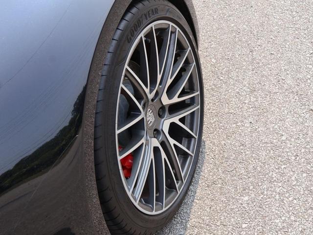 Photo of 2021 Black Porsche 911