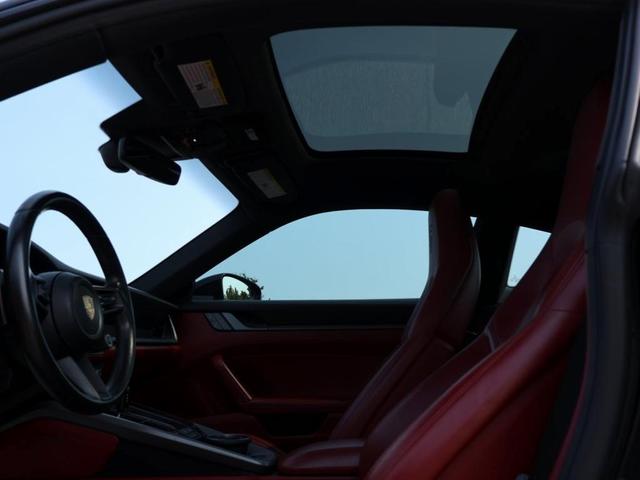 Photo of 2021 Black Porsche 911