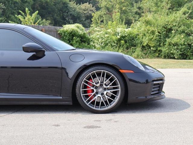 Photo of 2021 Black Porsche 911