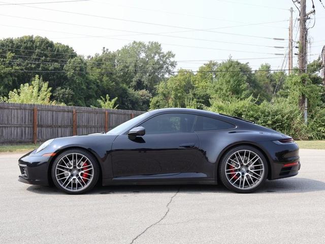 Photo of 2021 Black Porsche 911