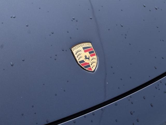 Photo of 2021 Black Porsche 911