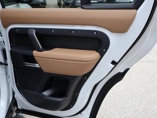 Photo of 2025 Fuji White Land Rover Defender
