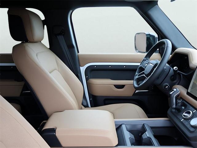 Photo of 2025 Fuji White Land Rover Defender