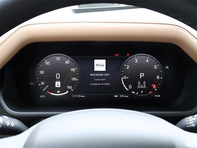 Photo of 2025 Fuji White Land Rover Defender