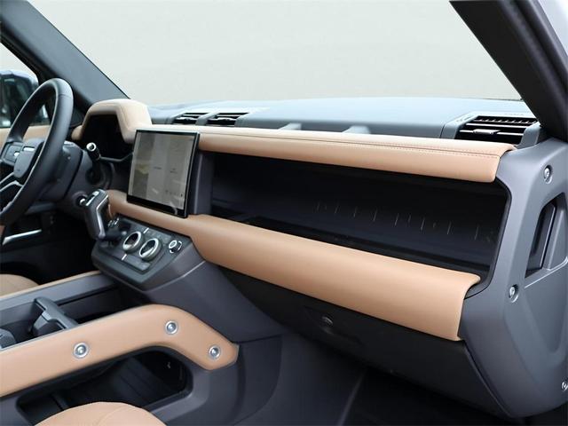 Photo of 2025 Fuji White Land Rover Defender