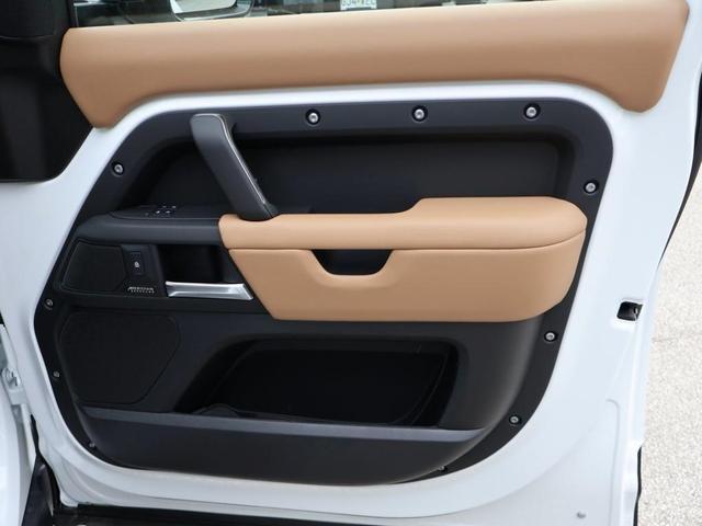 Photo of 2025 Fuji White Land Rover Defender