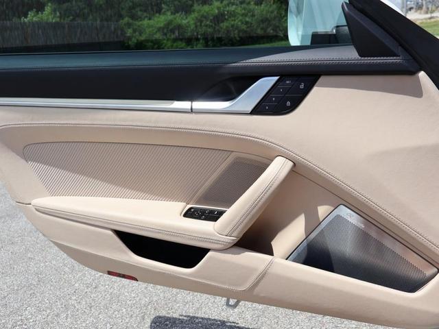 Photo of 2024 White Porsche 911
