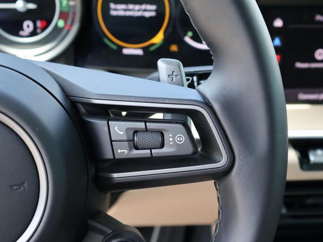 Photo of 2024 White Porsche 911