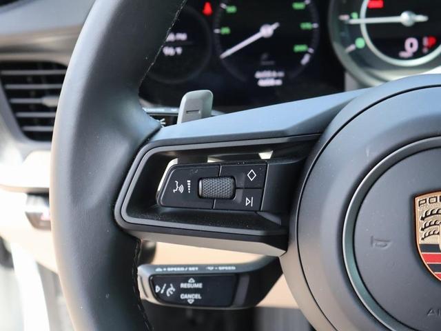 Photo of 2024 White Porsche 911