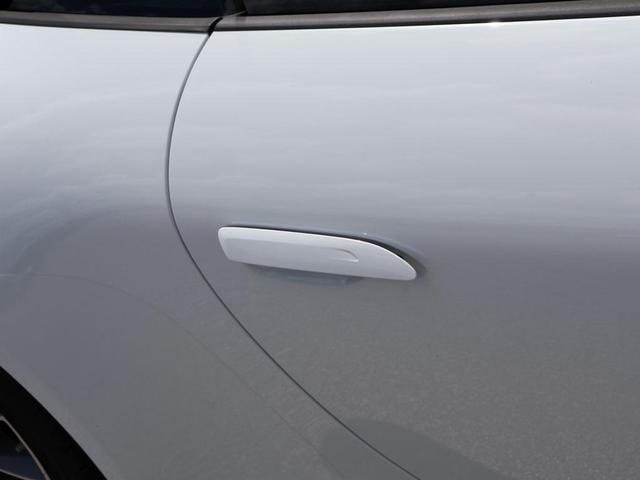 Photo of 2024 White Porsche 911