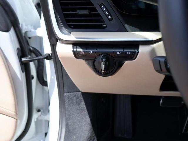 Photo of 2024 White Porsche 911