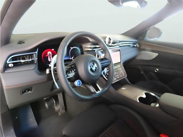 Photo of 2025 Bianco Maserati Grecale Folgore