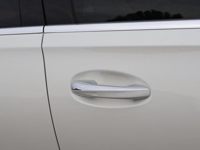 Photo of 2023 Diamond White Mercedes-Benz AMG GLE 53