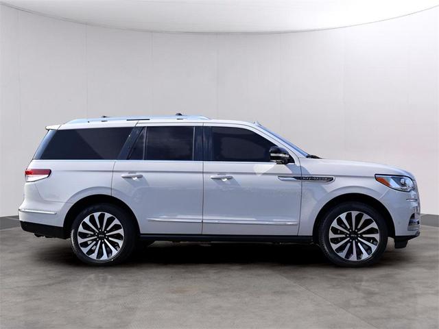 Photo of 2024 Ceramic Pearl Metallic Lincoln Navigator