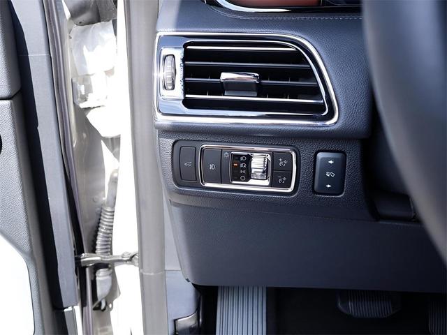 Photo of 2024 Ceramic Pearl Metallic Lincoln Navigator