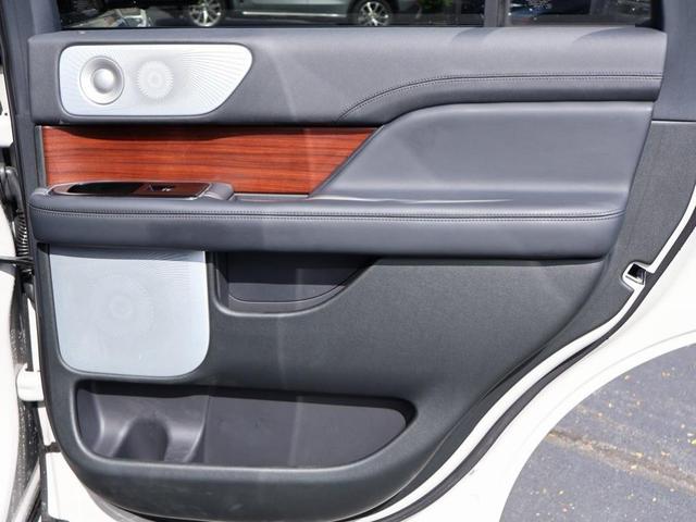 Photo of 2024 Ceramic Pearl Metallic Lincoln Navigator