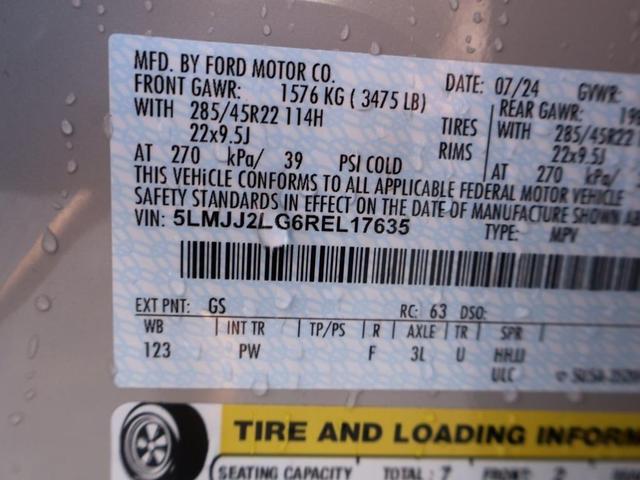 Photo of 2024 Ceramic Pearl Metallic Lincoln Navigator