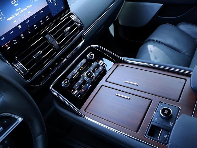 Photo of 2024 Ceramic Pearl Metallic Lincoln Navigator
